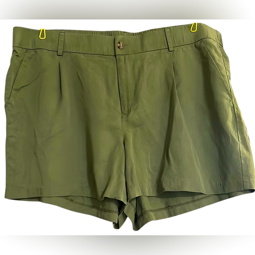 TORRID Army Green Color Linen 4.5” Inseam Shorts, Size 26, EUC.